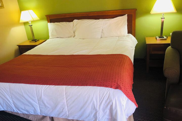 Room 9 of 12