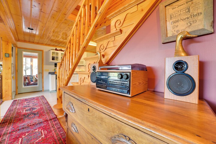 Riverfront Cheboygan Cabin w / Kayaks & Dock!