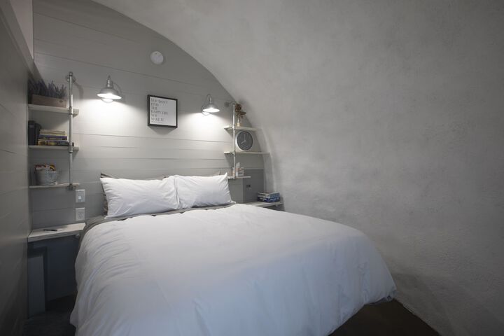 Room 9 of 14