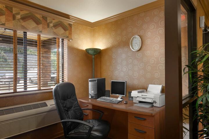 Business Center 18 of 18