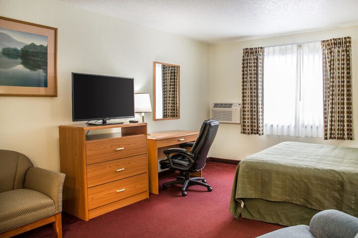 Room 16 of 38