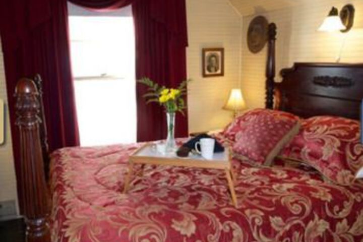 Spicer Castle Inn & Restaurant