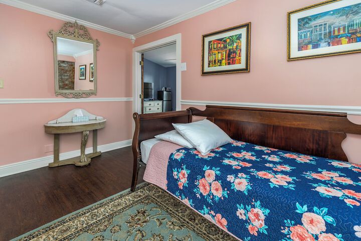 Room 42 of 100