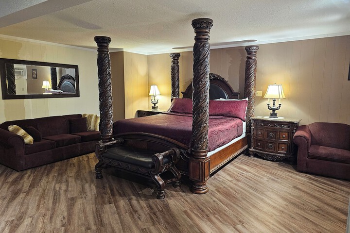 Parkway Motel & European Lodges