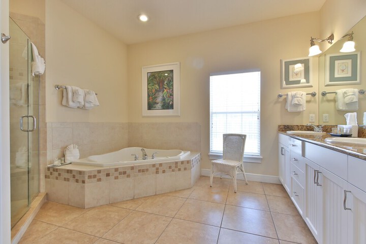 Tortuga Inn Beach Resort