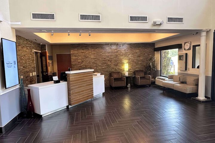Best Western Plus Bass Hotel & Suites