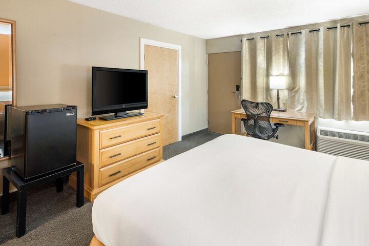 Room 51 of 86