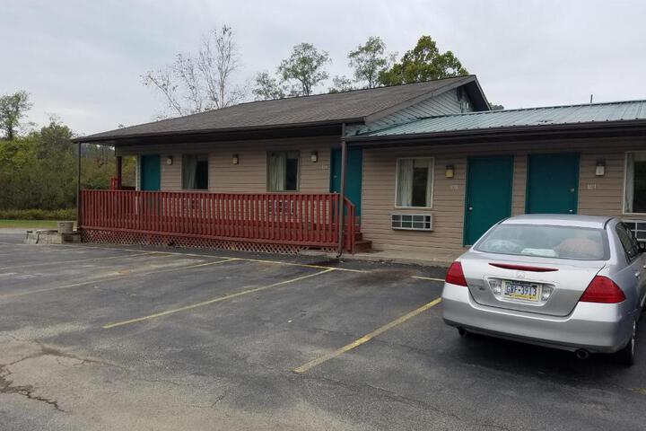 Perry-O Inn & Suites