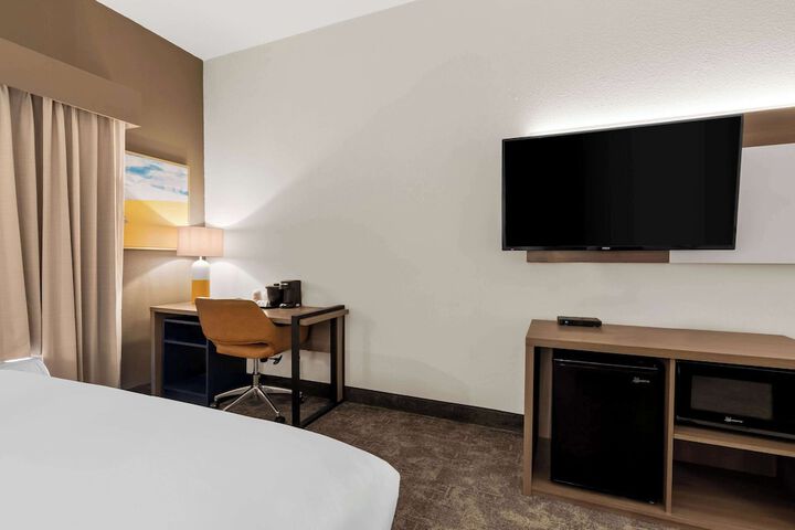 Room 12 of 32