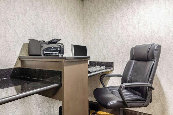 Business Center 33 of 33
