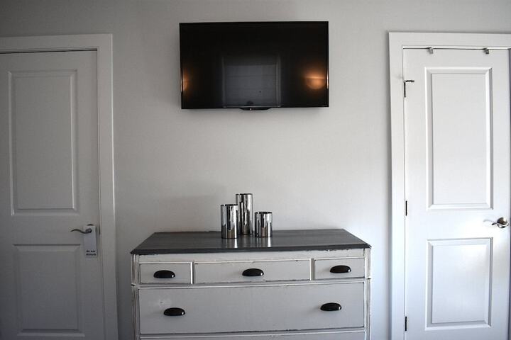 Room 27 of 183