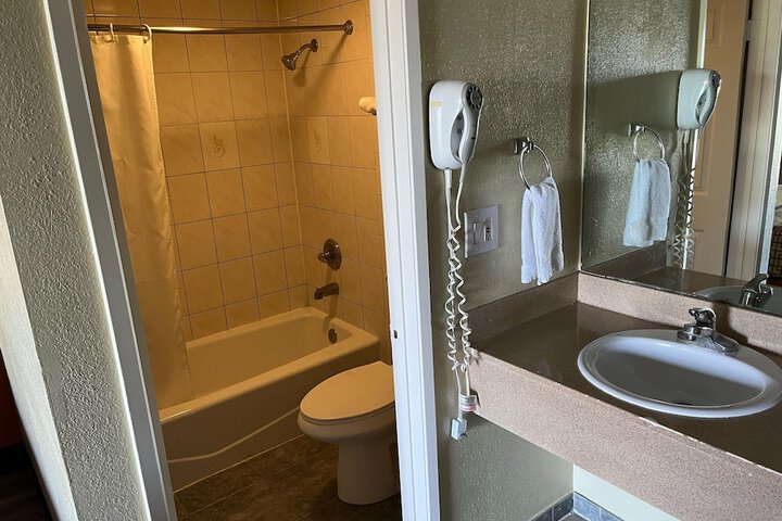 Room 17 of 28