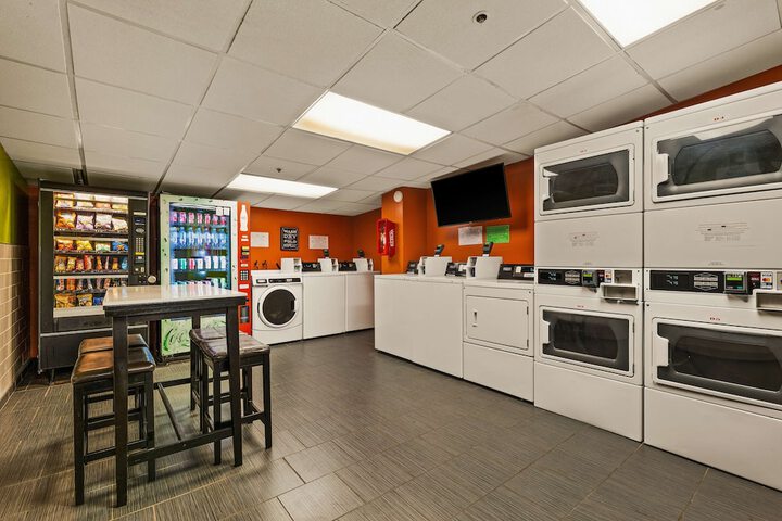Best Western The Plaza Hotel Honolulu Airport - Free Breakfast