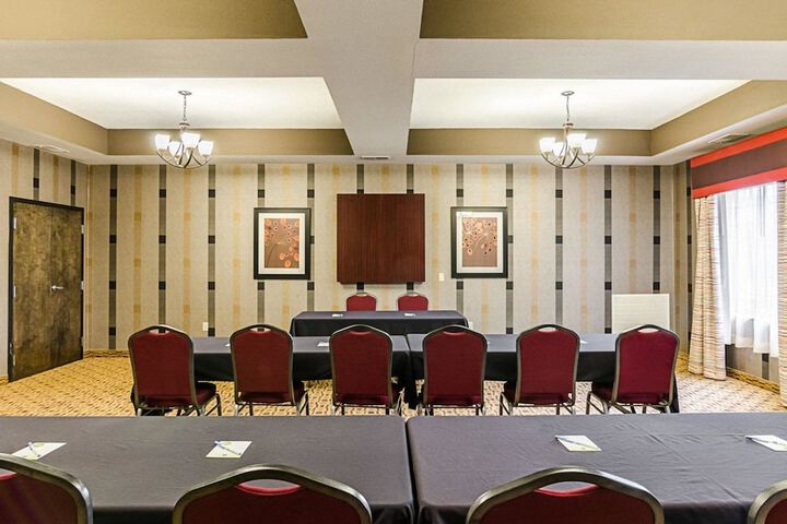 Comfort Inn & Suites Lawrence - University Area