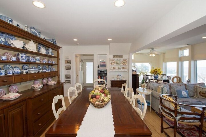 Beautiful Waterfront Colonial
