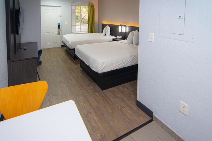 Room 27 of 43