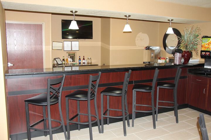Lounge 49 of 56