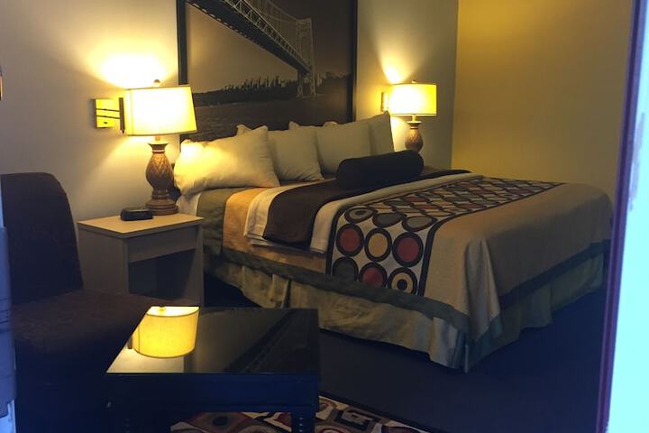 Room 9 of 33