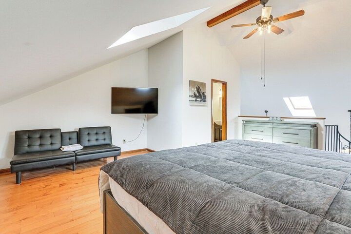 Vernon Township Condo w / Balcony Near Ski Lifts!