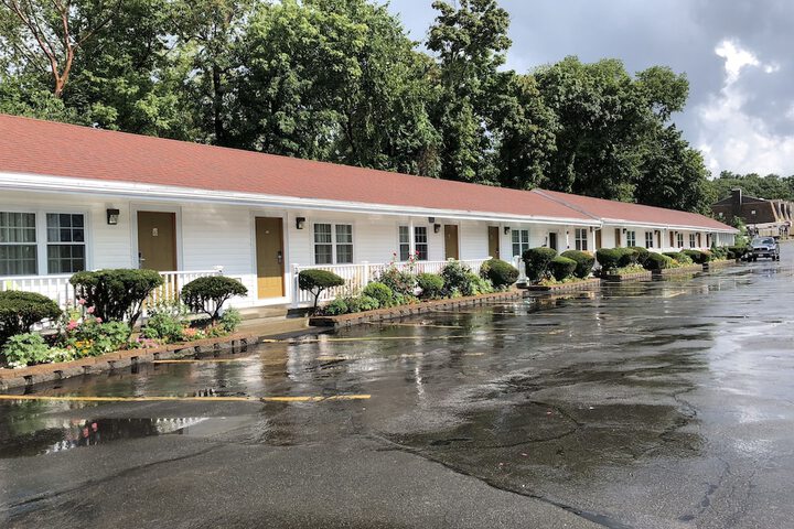 Chisholms Motor Inn