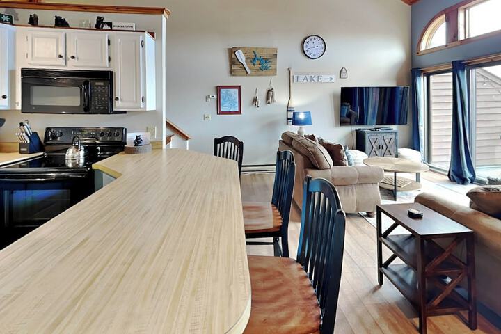 Sunplace 30 by Taylor Made Deep Creek