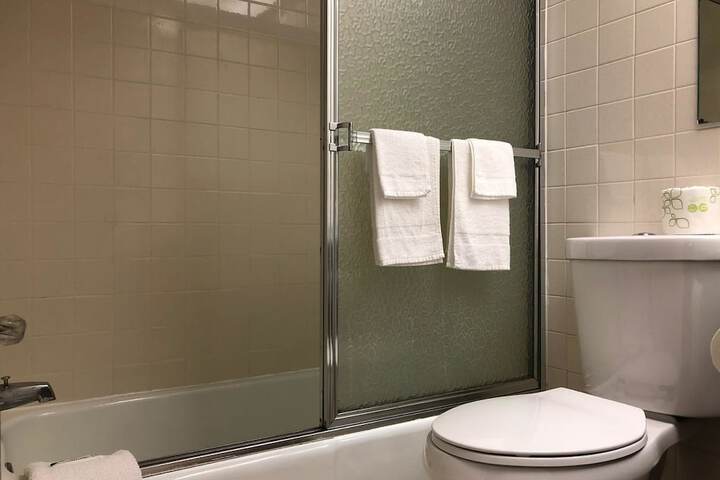 Room 5 of 28