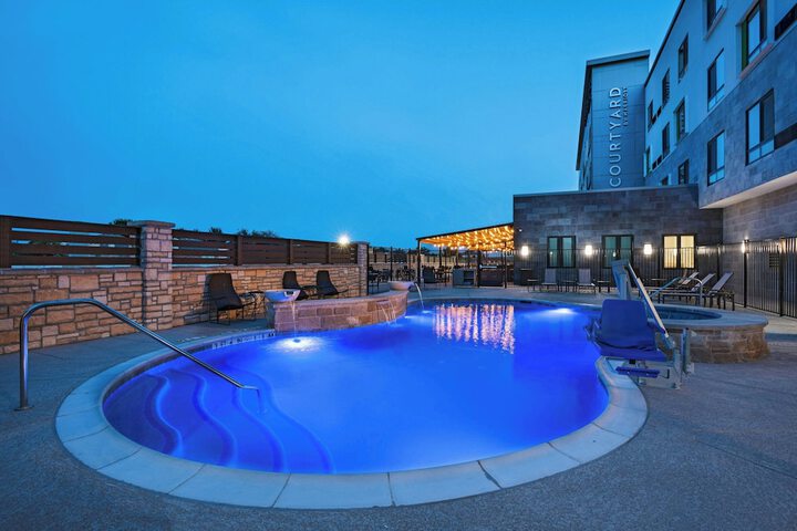 Courtyard by Marriott Dallas Grand Prairie