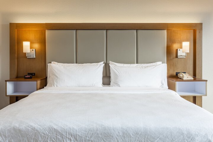 Room 32 of 47