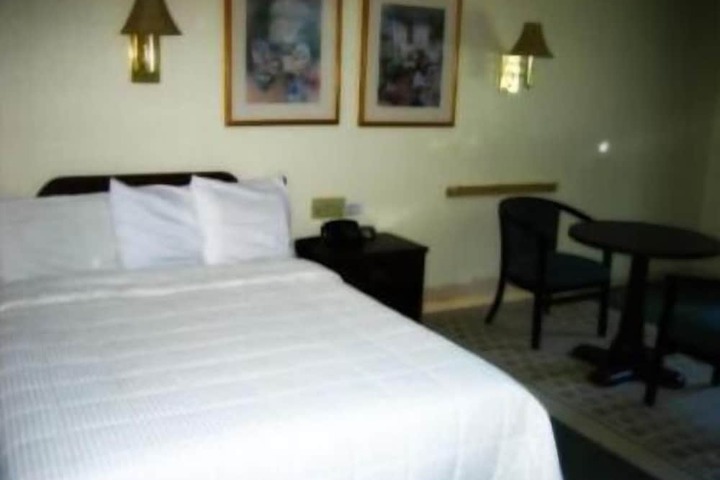 Room 10 of 23