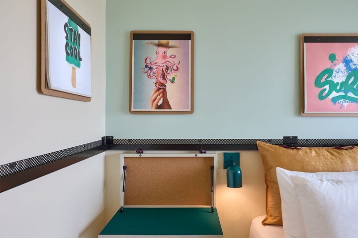 Room 20 of 35
