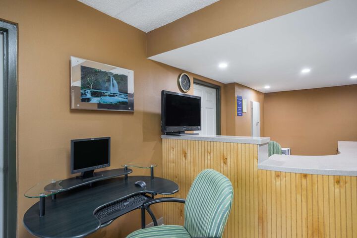 Business Center 14 of 14