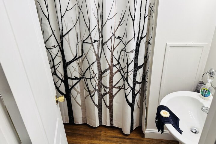 Room 27 of 33