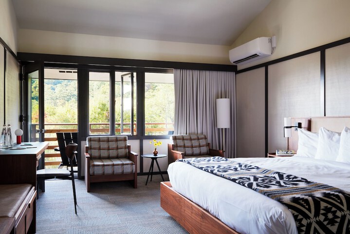 Room 12 of 19