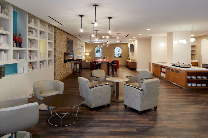 Lounge 61 of 64