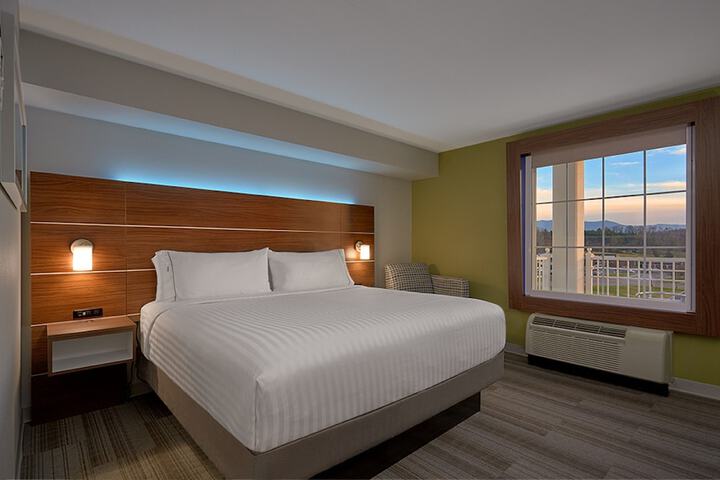 Room 12 of 38