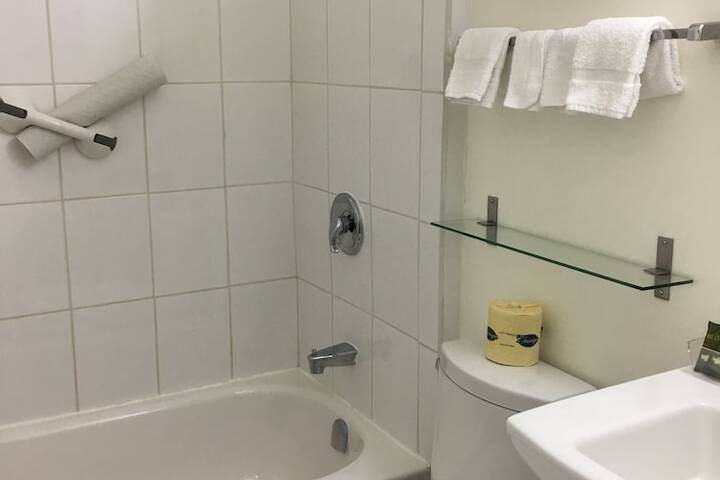 Room 21 of 32