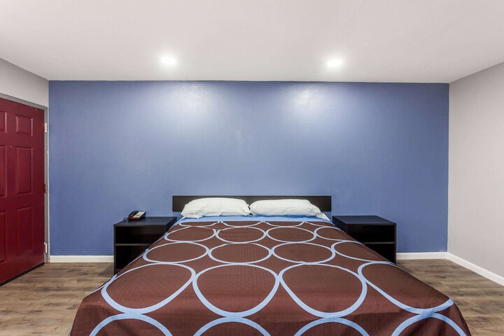 Room 9 of 15
