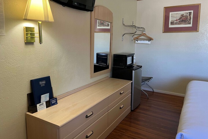 Travelodge by Wyndham Holbrook