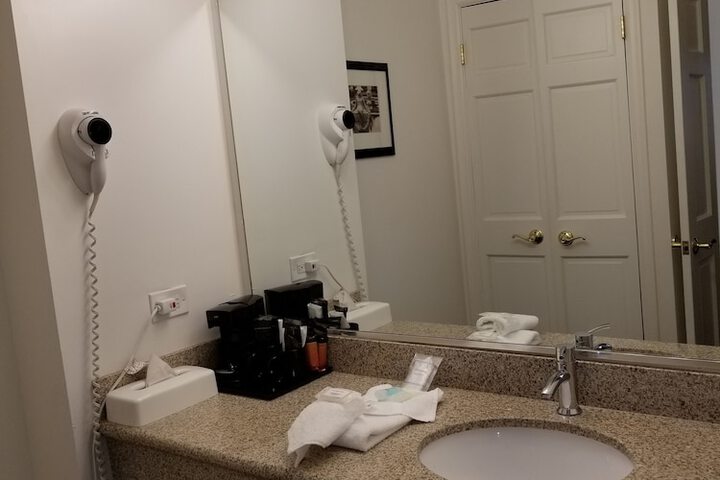 Room 28 of 71