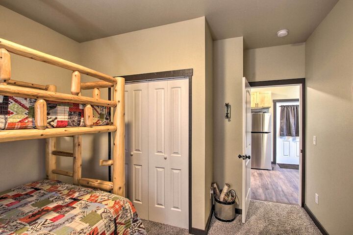 Cozy Cabin - 5 Miles to Mt. Rainier National Park!