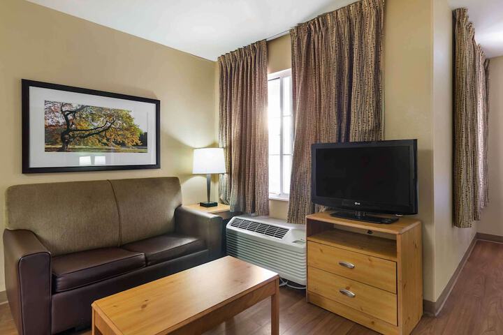 Room 16 of 28