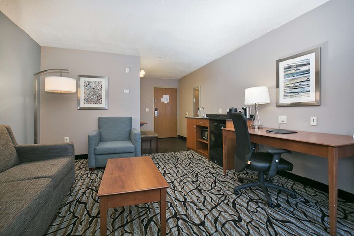 Room 28 of 63