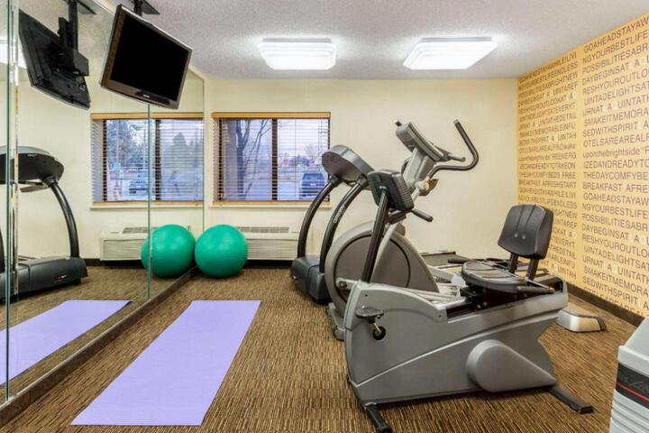 La Quinta Inn & Suites by Wyndham Chicago Willowbrook