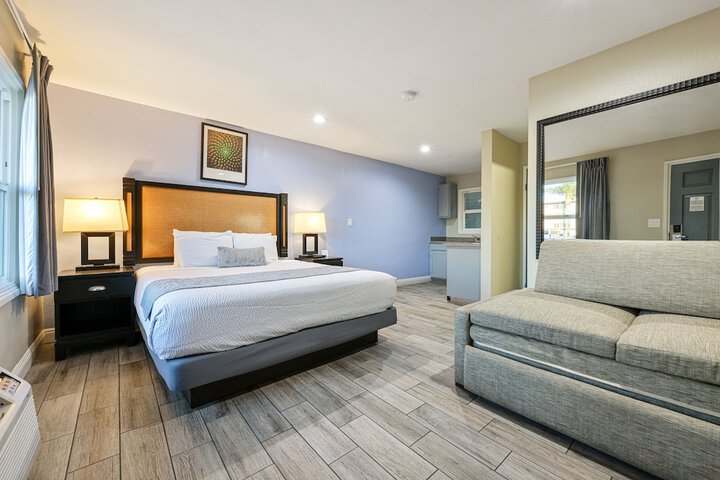 Room 13 of 19
