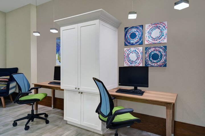 Business Center 57 of 58