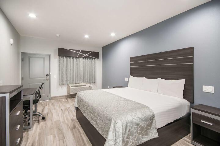 Room 10 of 28