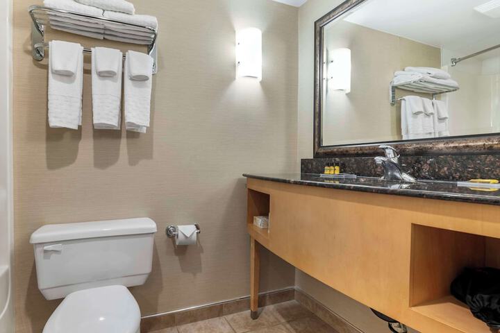 Room 32 of 71