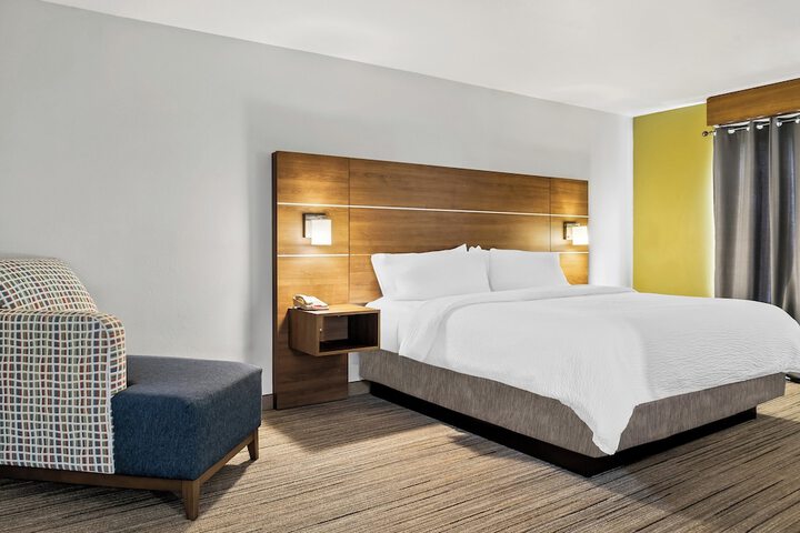 Holiday Inn Express & Suites Marion by IHG