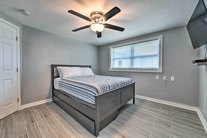 Renovated Port Richey Oasis w / Lanai + Grill!
