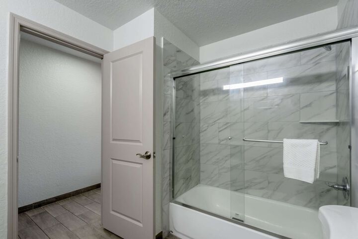 Room 21 of 33